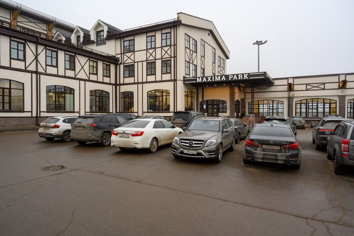 Парковка у «Максима парка» Дмитровского округа