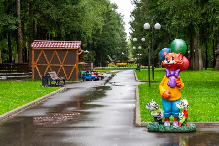 Площадка с персонажами из любимых мультфильмов в парке культуры и отдыха Волоколамска