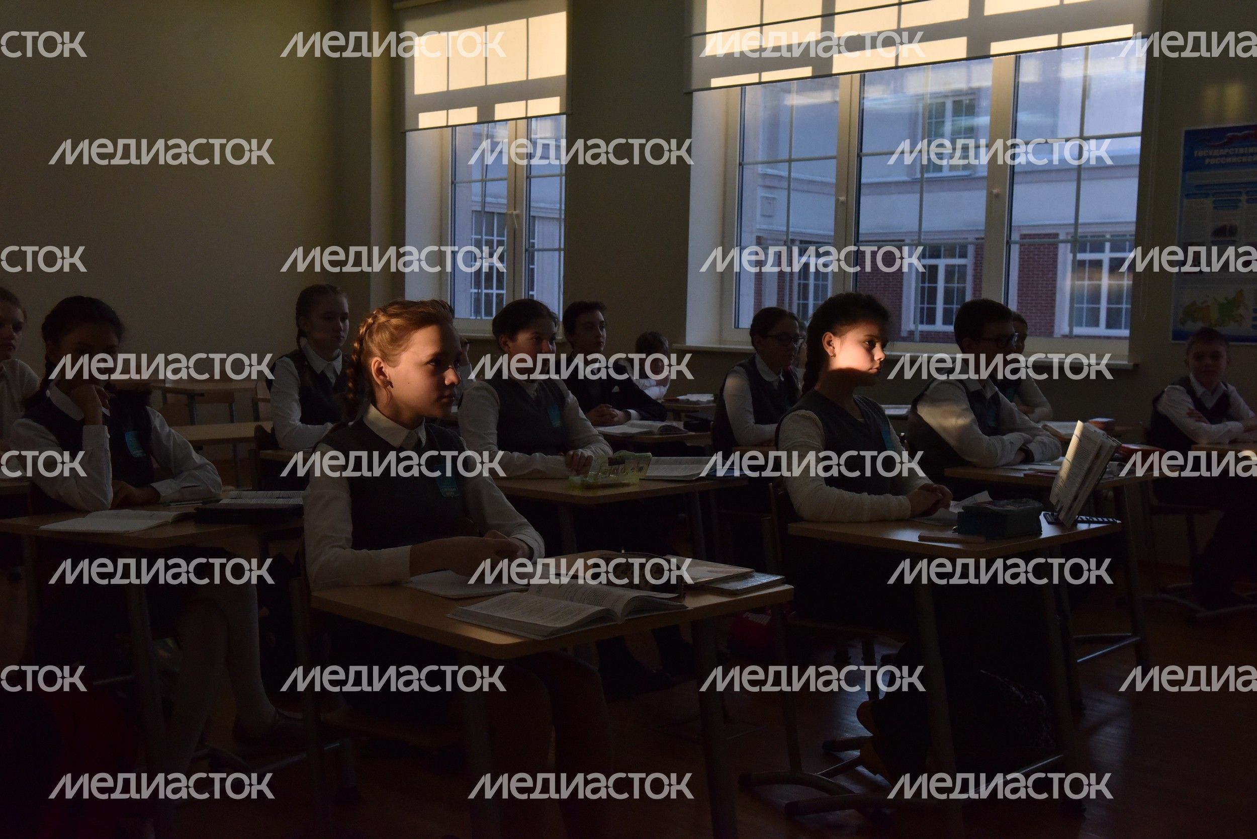 Губернатор вручил ордена за большой вклад в реконструкцию школы в Одинцовском районе