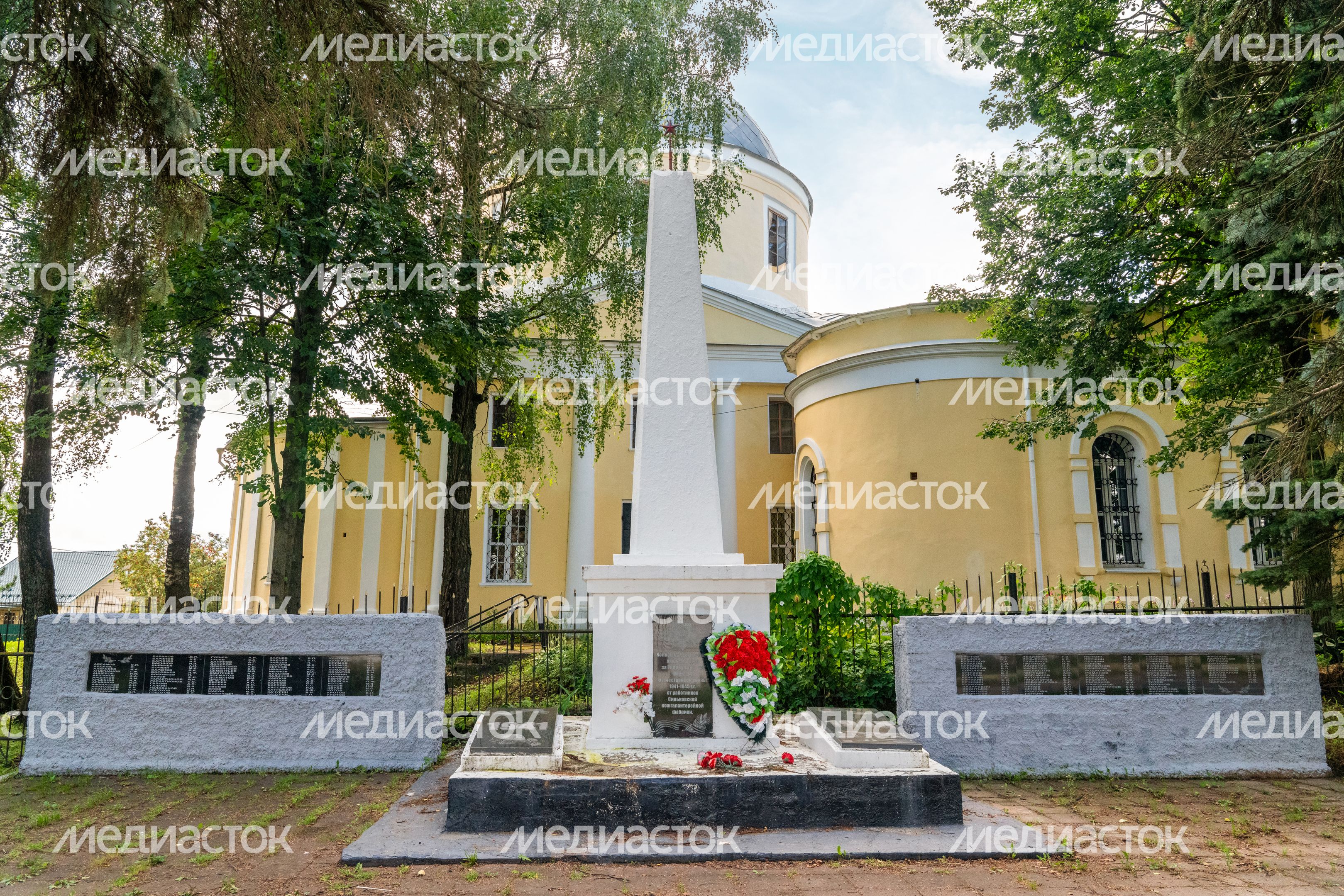 Обелиск односельчанам, павшим в годы Великой Отечественной войны, в селе Синьково Дмитровского округа Обелиск односельчанам, павшим в годы Великой Отечественной войны, в селе Синьково Дмитровского округа