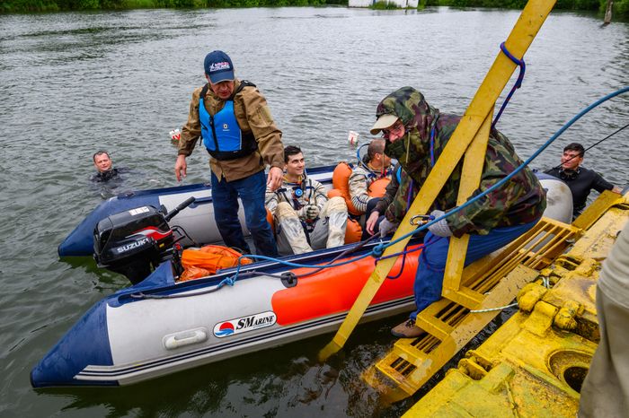 Тренировка космонавтов по действиям после посадки на воду в Ногинске