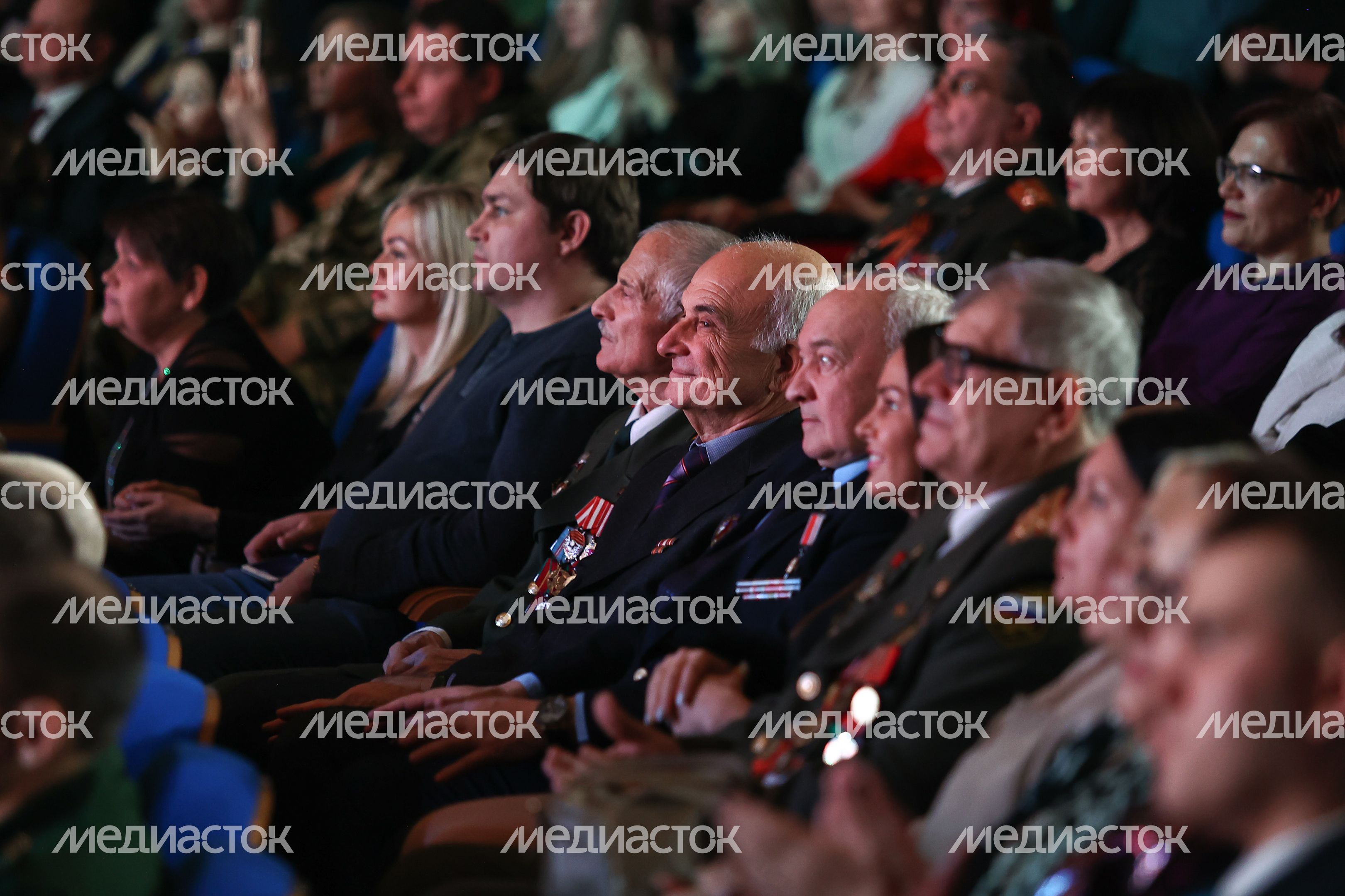 Награждение Губернатором лауреатов губернаторской премии «Мы рядом. Доброе дело»