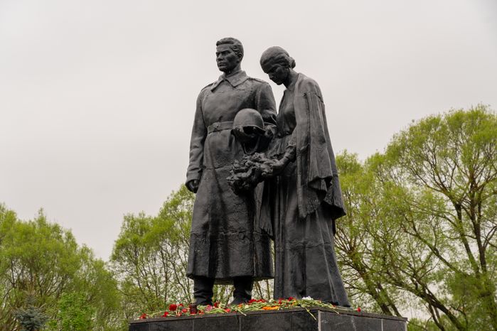 Памятник неизвестным красноармейцам — защитникам Москвы на площадке Ленино-Снегиревского военно-мемориального комплекса