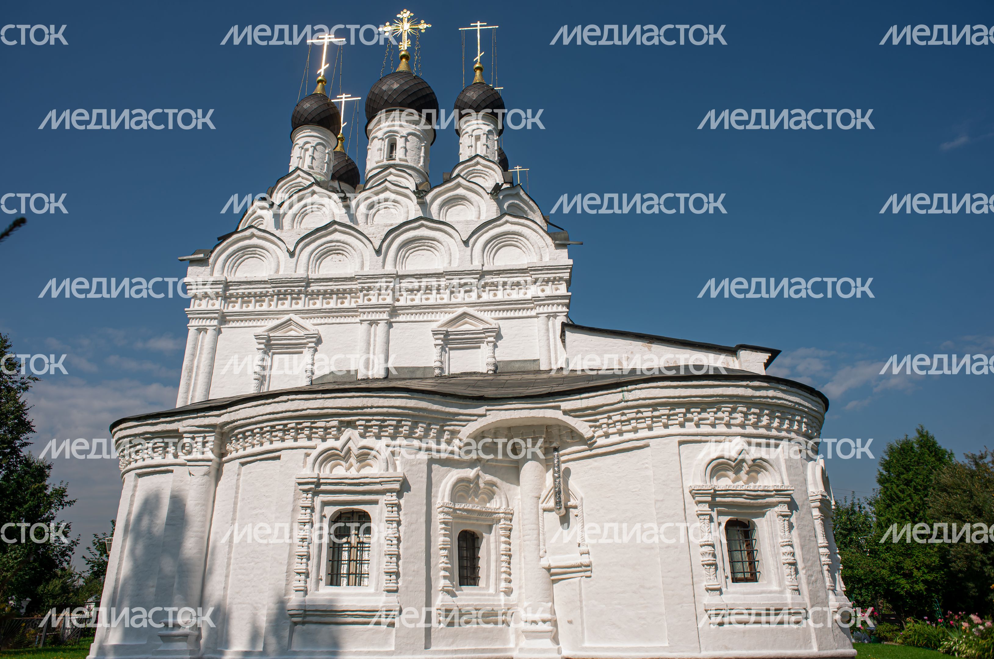 Летние виды церкви Сергия Радонежского в Комягино