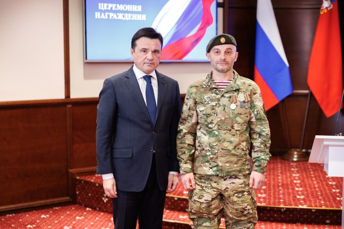 Андрей Воробьев вручил бойцам подразделения БАРС медали "За храбрость" II степени
