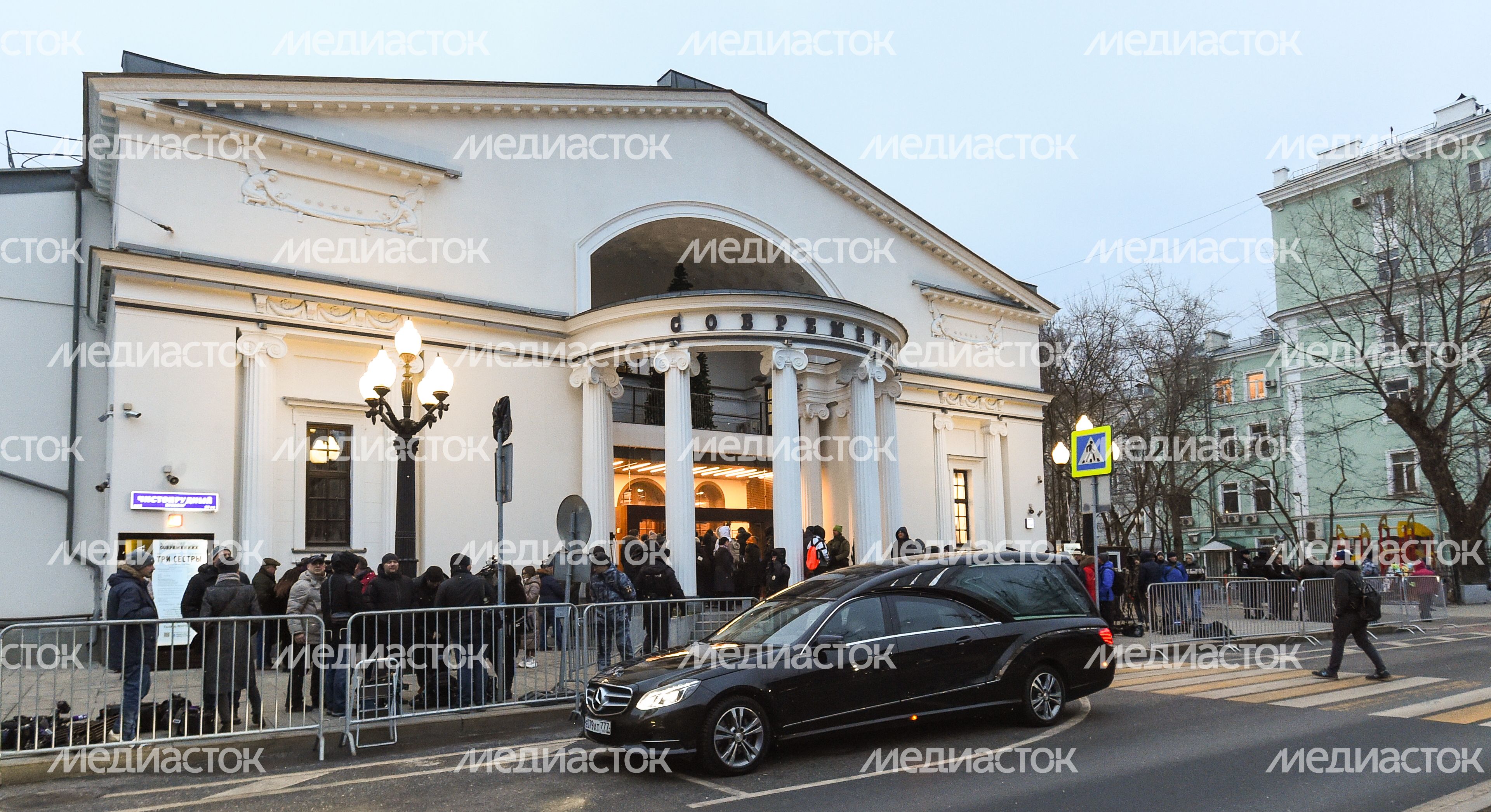 Церемония прощания с Галиной Волчек