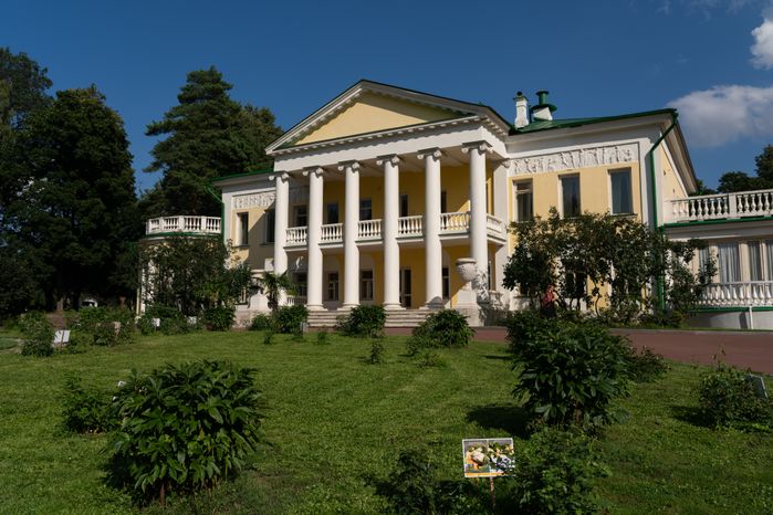 Выставка "Здесь Немирович" в музее-заповеднике "Горки Ленинские"