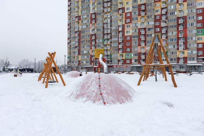 Детская площадка в сквере Защитников Москвы в Лобне