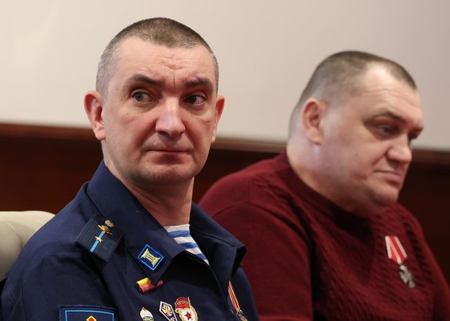 Участникам СВО вручили ключи от автомобилей с ручным управлением