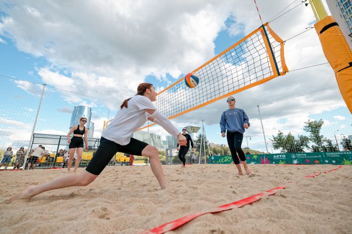 Пляжный волейбол на новой площадке «Пойма volley» в Красногорске
