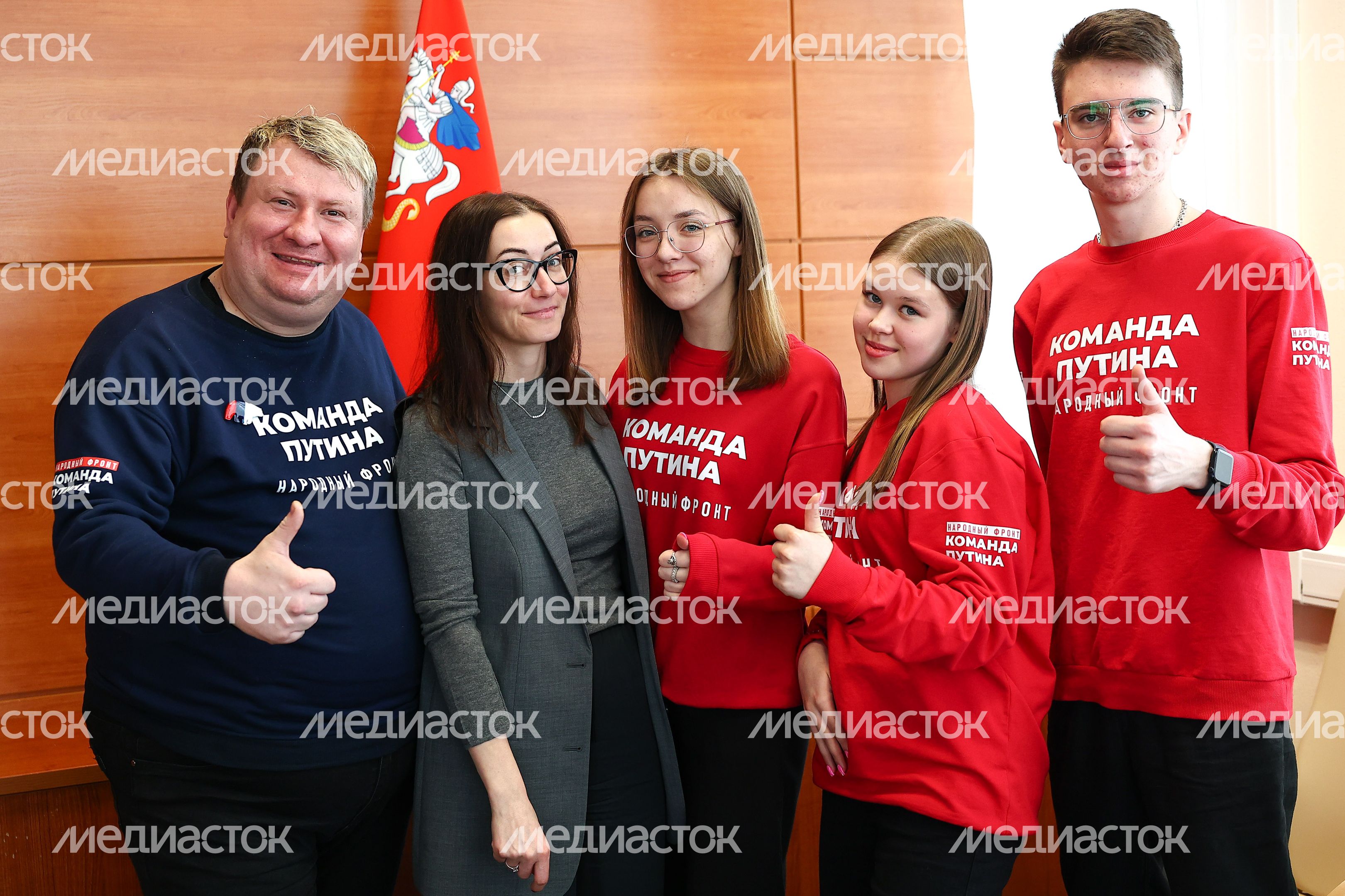 Кетеван Швелидзе с участниками фестиваля «Первенство триумфаторов» Кетеван Швелидзе с участниками фестиваля «Первенство триумфаторов»