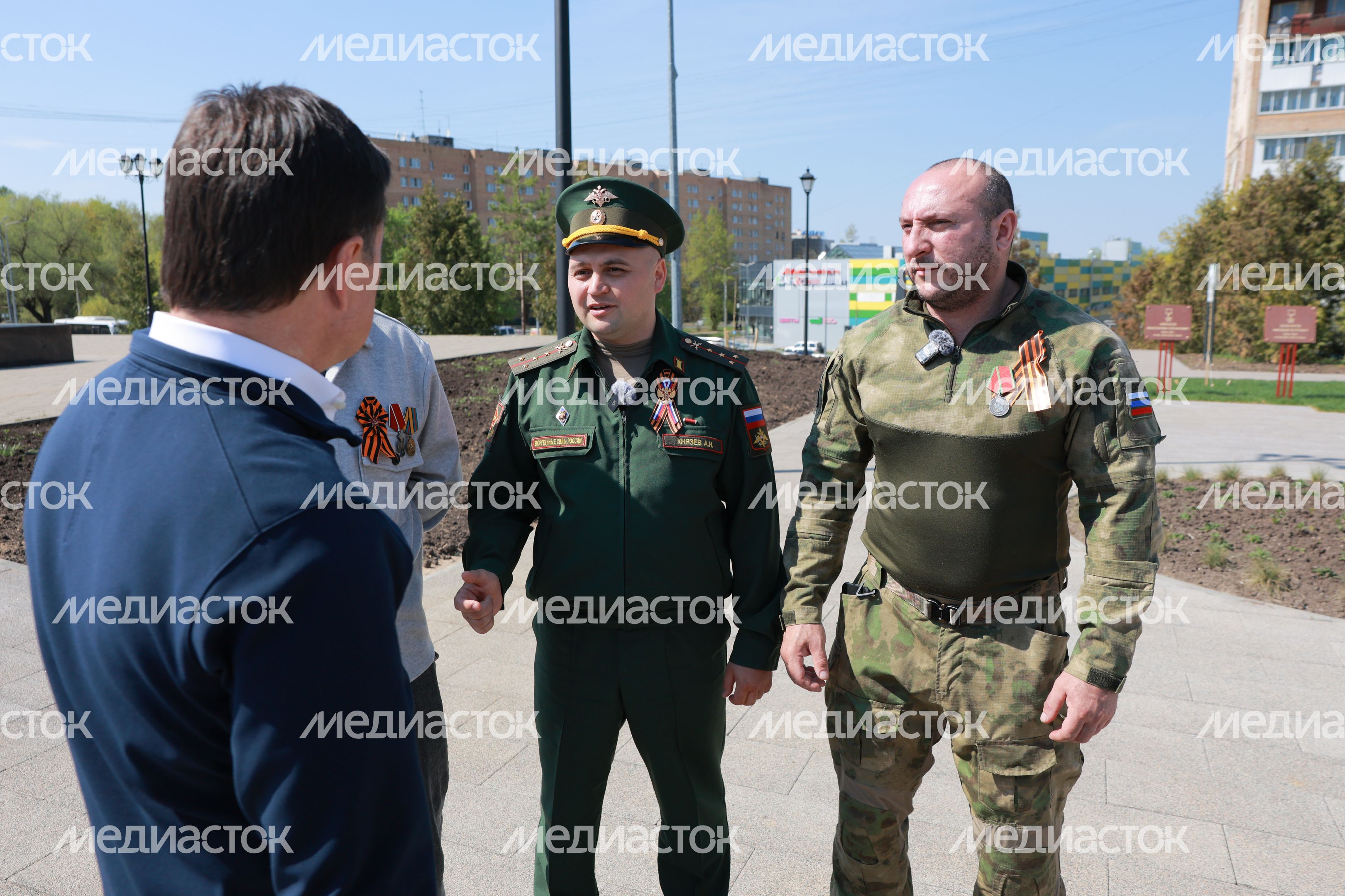 Андрей Воробьев вместе с ветеранами СВО возложил цветы к стеле в Можайске Андрей Воробьев вместе с ветеранами СВО возложил цветы к стеле в Можайске