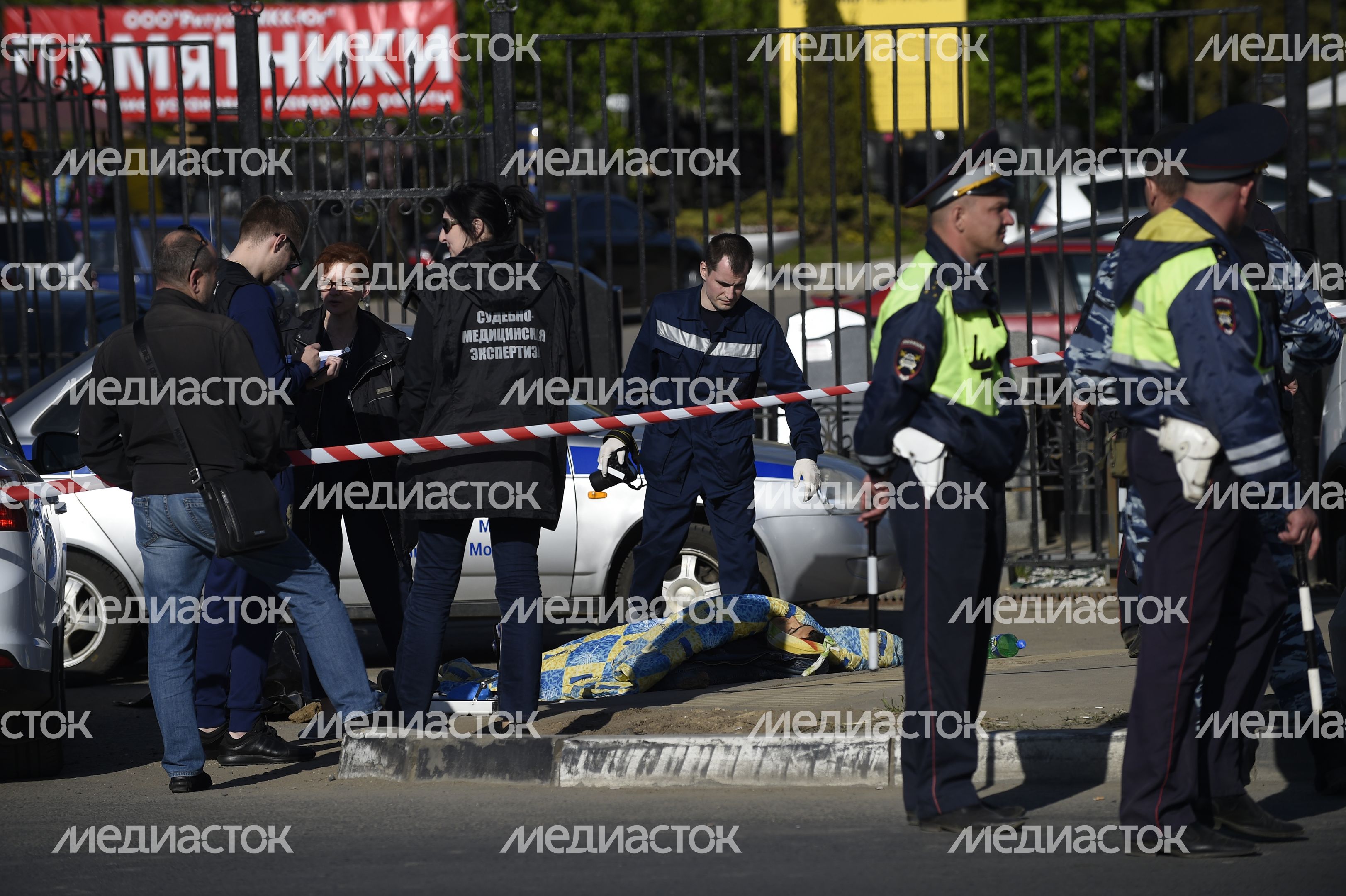 Задержание участников массовой драки на Хаванском кладбище в Москве Задержание участников массовой драки на Хаванском кладбище в Москве