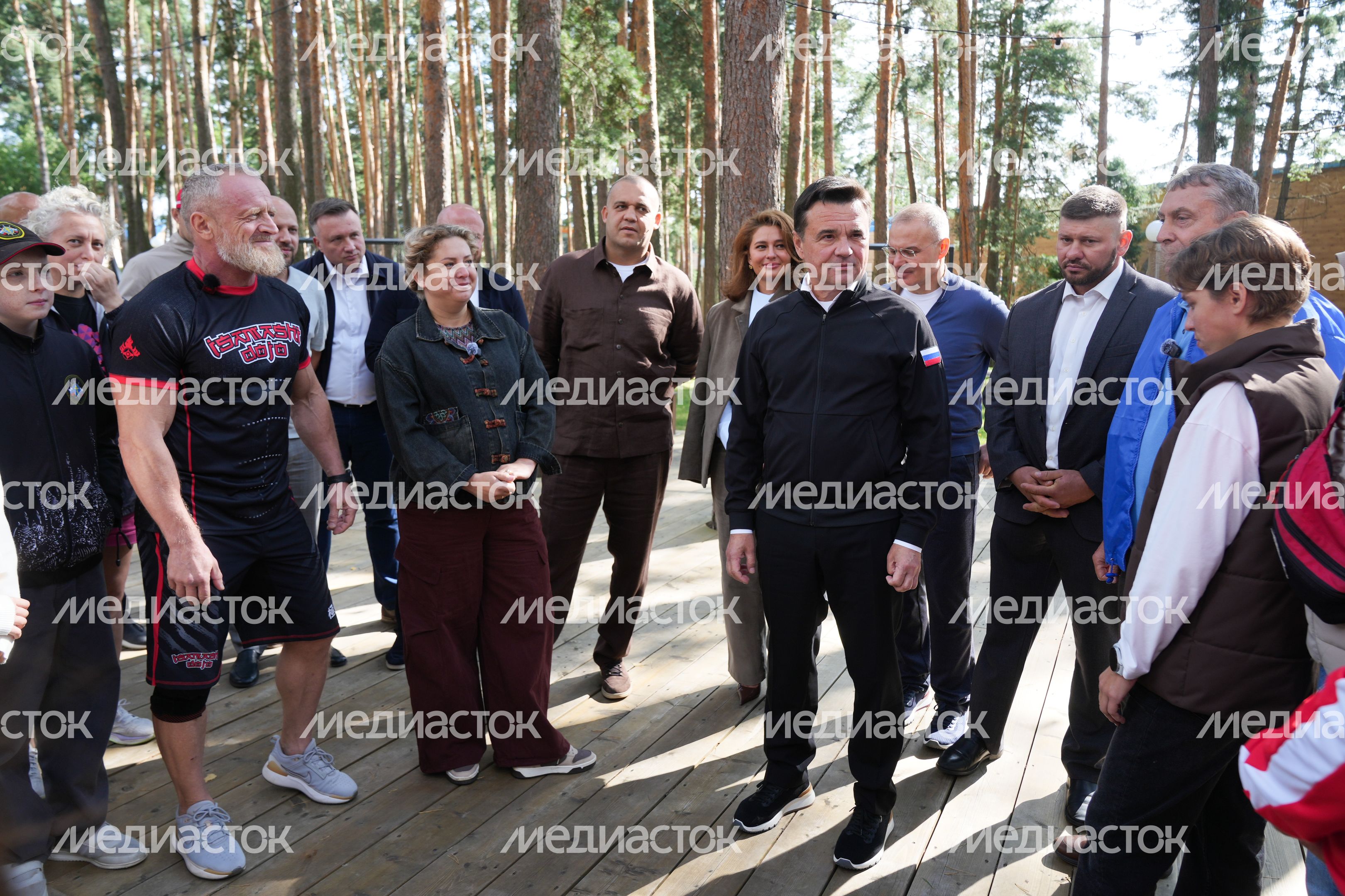 Андрей Воробьев пообщался с тренерами и спортсменами на спортивной базе "Лесная опушка"