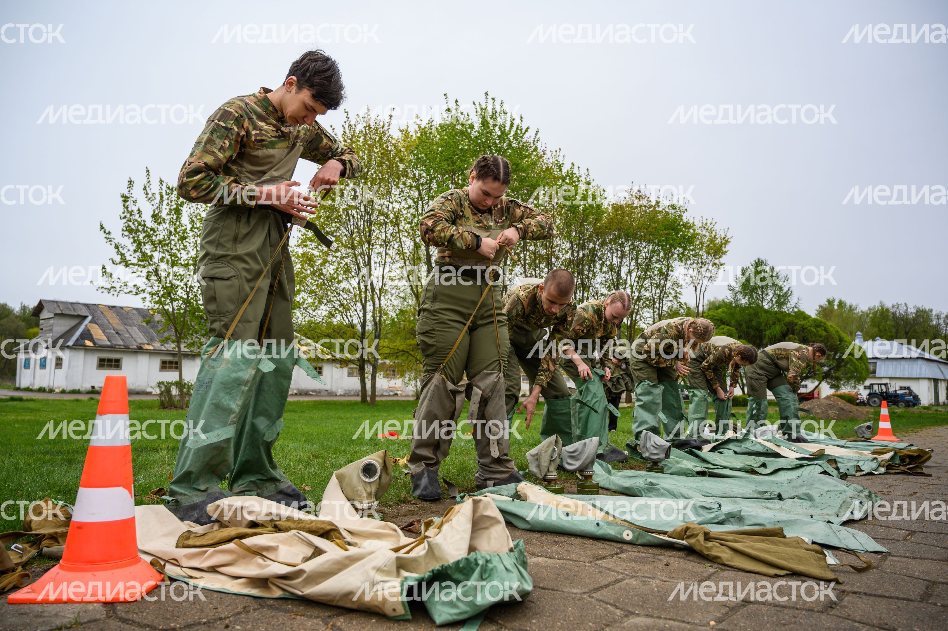 Военно-патриотическая игра «Юнармия, вперед!», посвященная Дню Победы, в Горках Ленинских Военно-патриотическая игра «Юнармия, вперед!», посвященная Дню Победы, в Горках Ленинских
