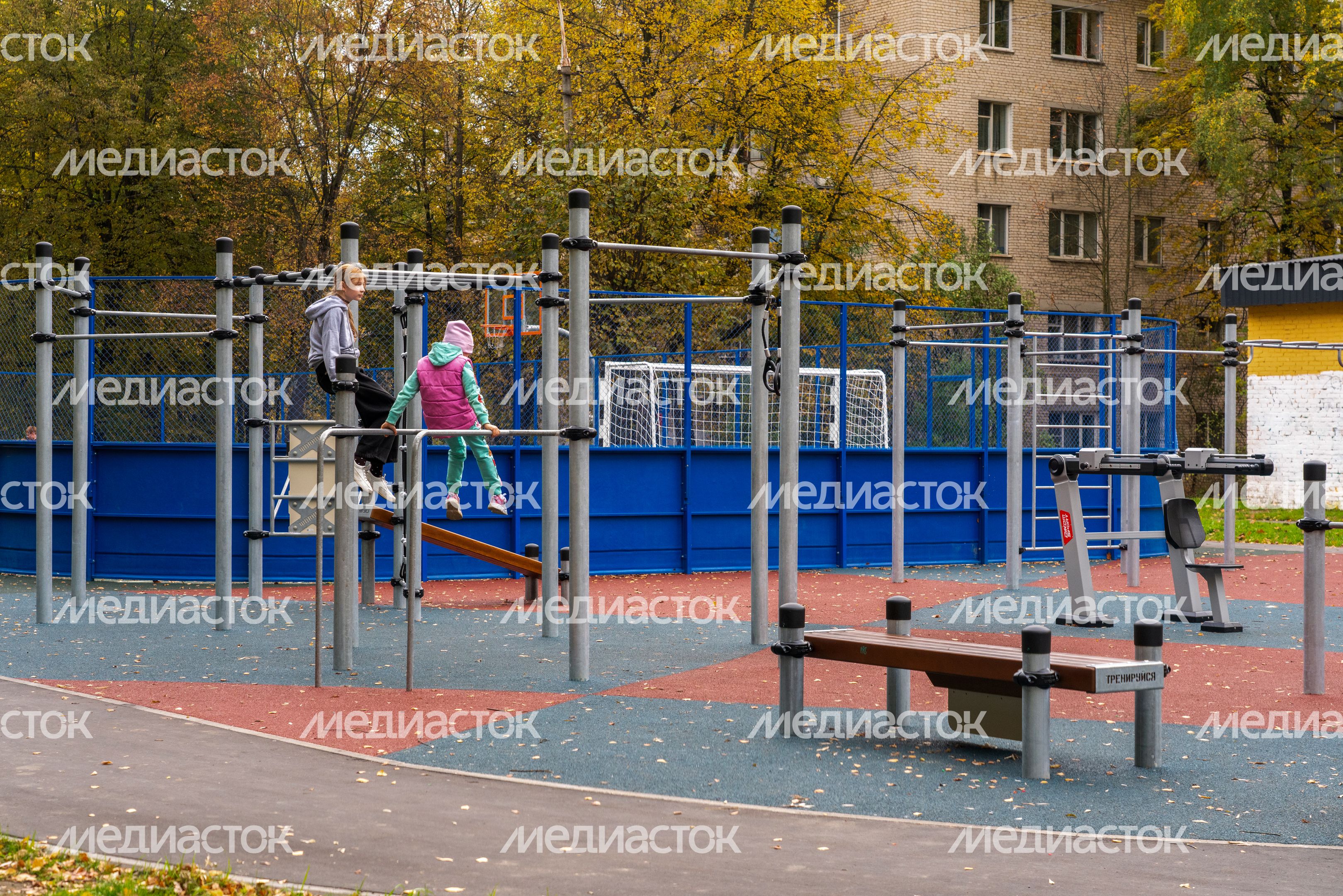 Новая спортивная площадка у дома №4 на улице Ленина в Истре Новая спортивная площадка у дома №4 на улице Ленина в Истре
