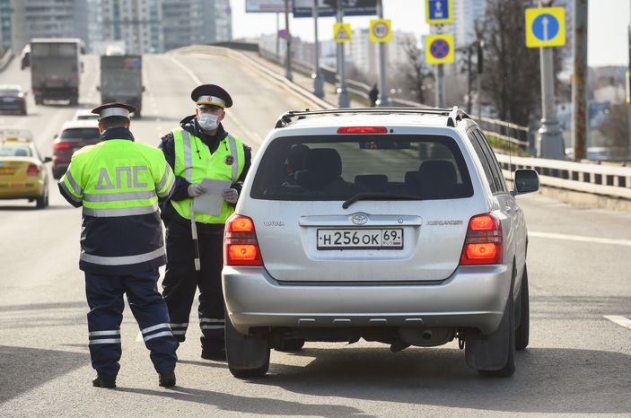 Проверка пропусков на въезде в Москву в период самоизоляции