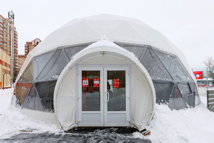 Прокат возле катка в Городском парке культуры и отдыха зимой в Долгопрудном