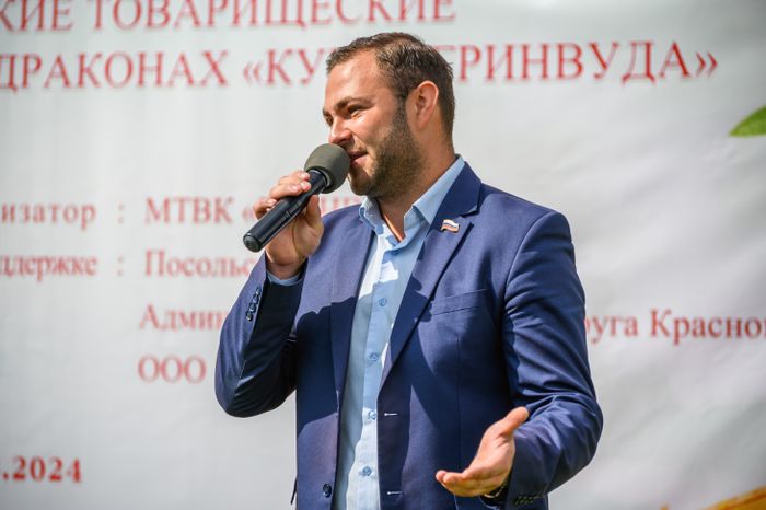 Гонки на лодках-драконах в Красногорске в год празднования 75-летия дипотношений КНР и России