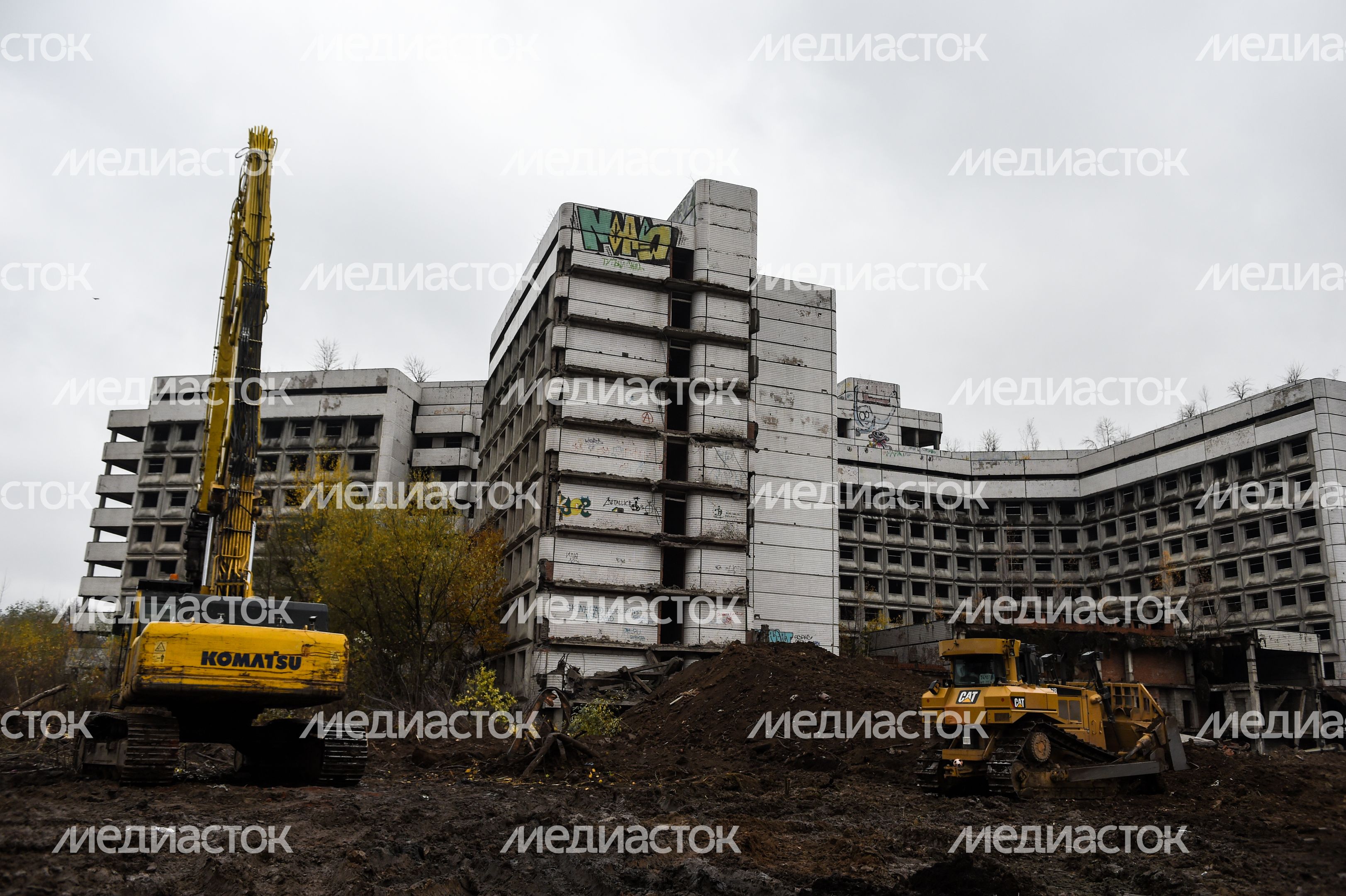 Начало работ по демонтажу Ховринской заброшенной больницы