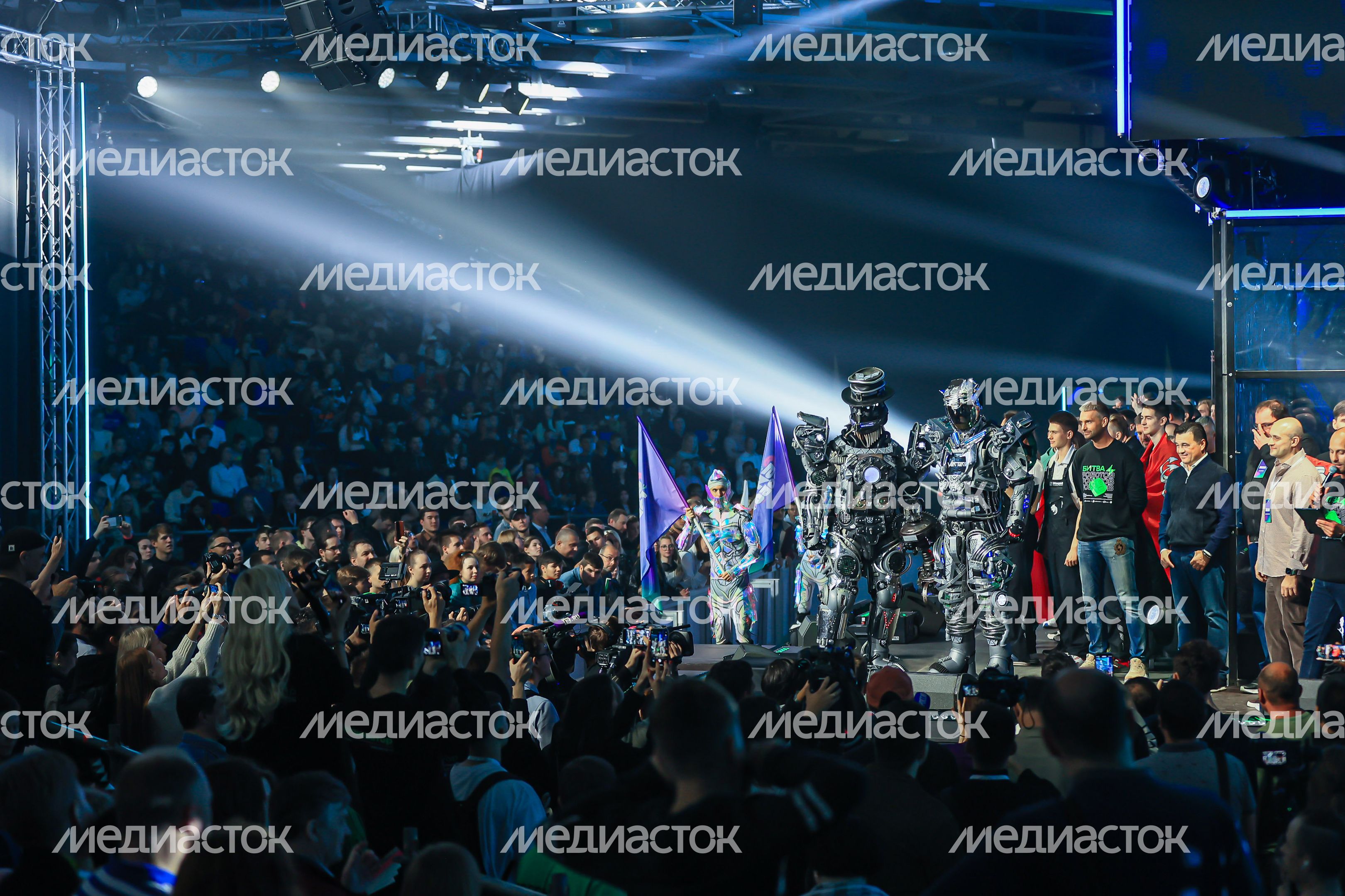 Посещение Губернатором Подмосковья Международного чемпионата «Битва роботов»