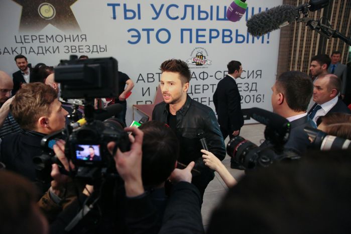 Закладка именной звезды Сергея Лазарева на «Аллее звезд» в Мытищах