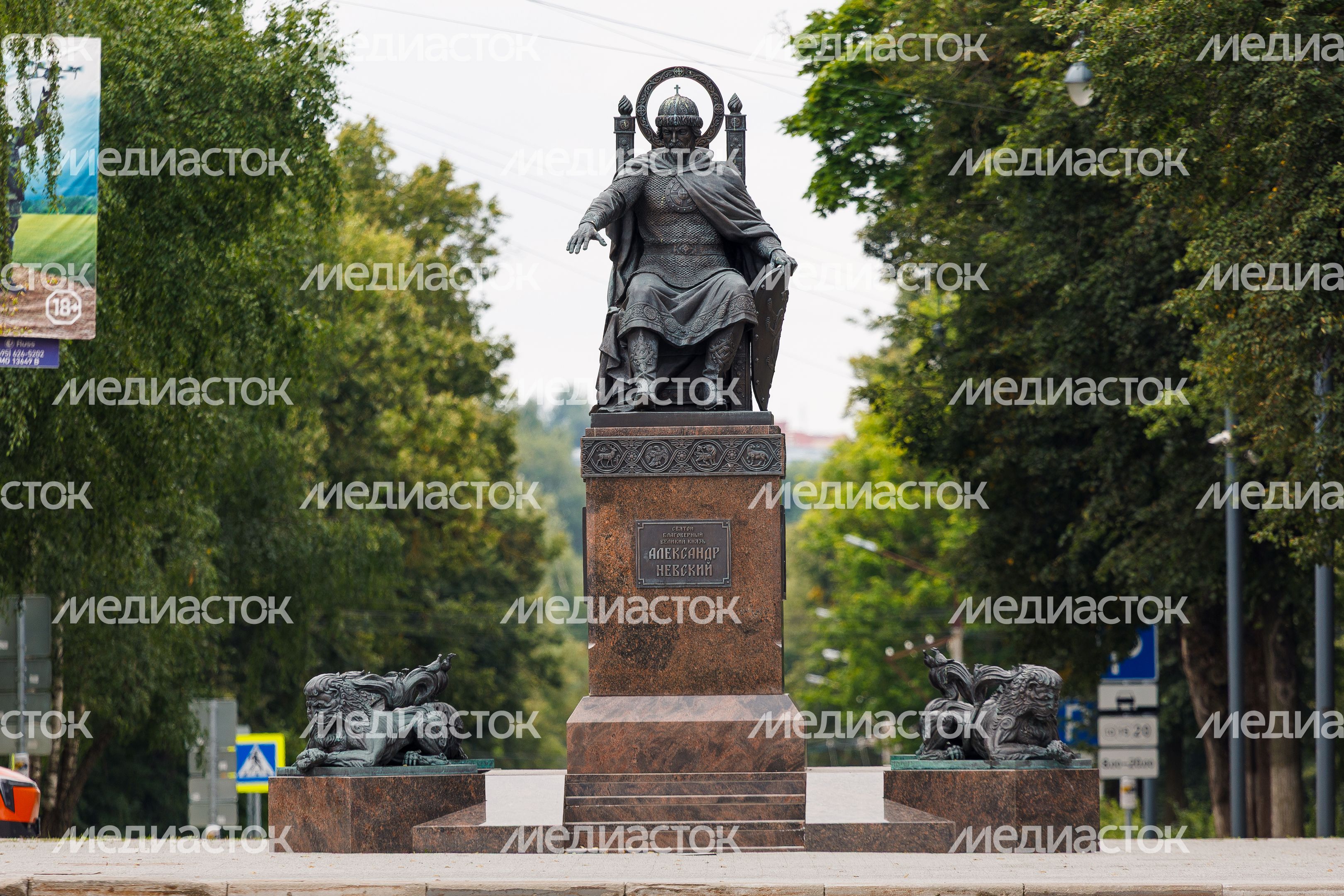Памятник князю Александру Невскому на Советской улице в Егорьевске Памятник князю Александру Невскому на Советской улице в Егорьевске