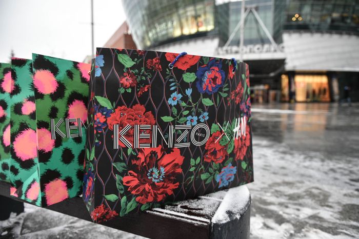 Открытие продаж коллекции KENZO для H&M