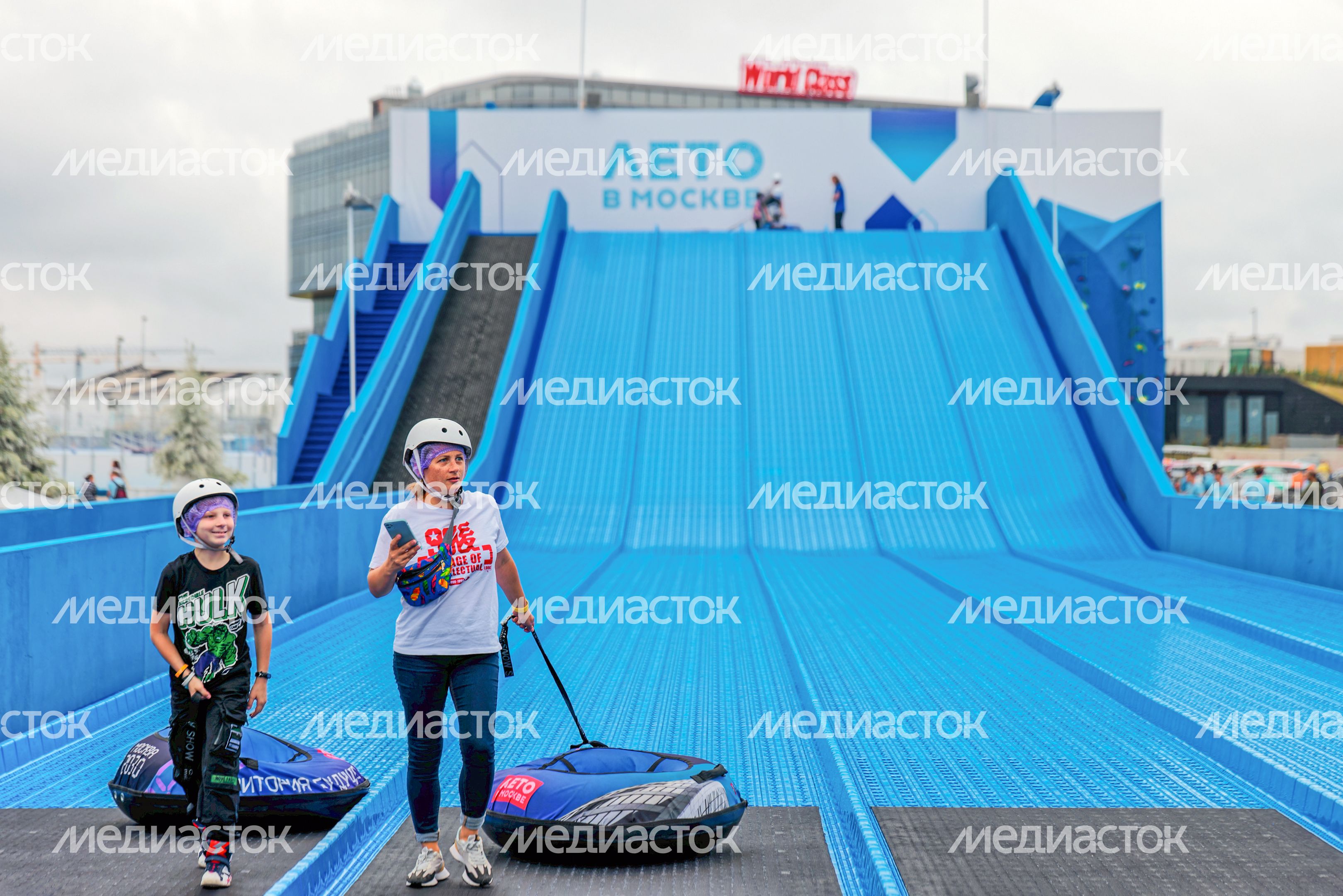 Выставка креативных арт-объектов на фестивале будущего «Портал 2030-2050» в Сколково Выставка креативных арт-объектов на фестивале будущего «Портал 2030-2050» в Сколково