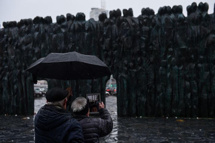 Мемориал Стена скорби в Москве