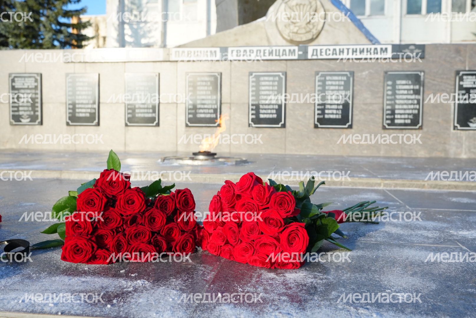 Возложение цветов к мемориалу погибших десантников Губернатором Подмосковья
