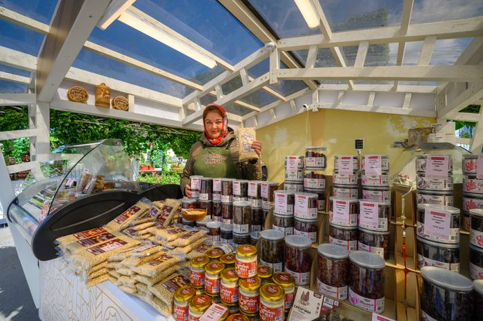 Ярмарка продуктов питания, произведенных в Подмосковье, на гастрономическом фестивале «Вкусы России» 2026 на ВДНХ