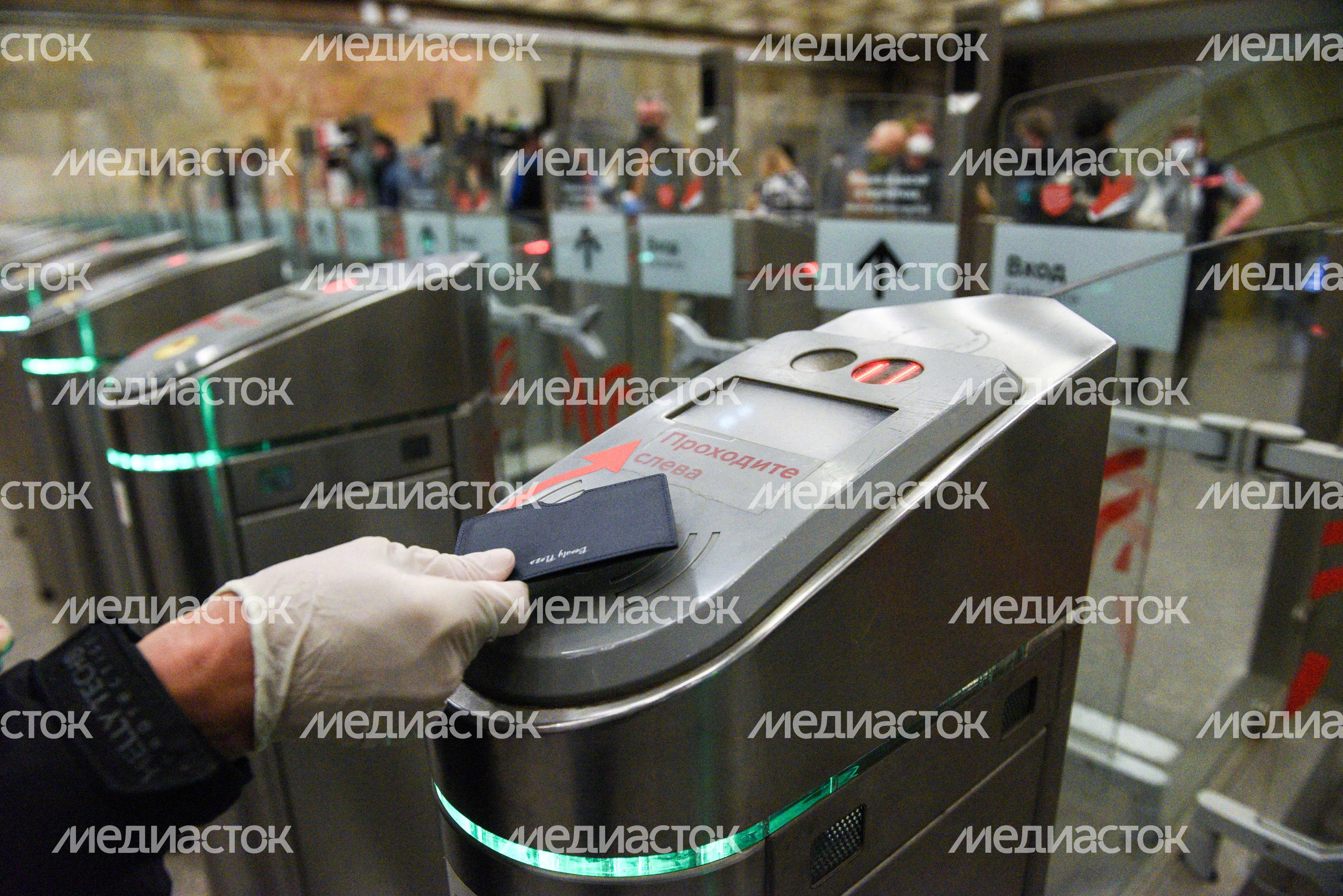 Проверки соблюдения масочно-перчаточного режима в общественном транспорте в Москве
