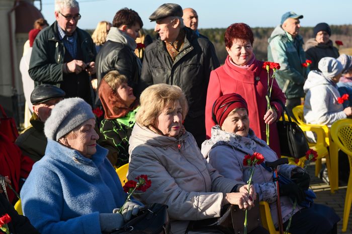 Открытие после реставрации воинского мемориала в деревне Ельня в Подмосковье