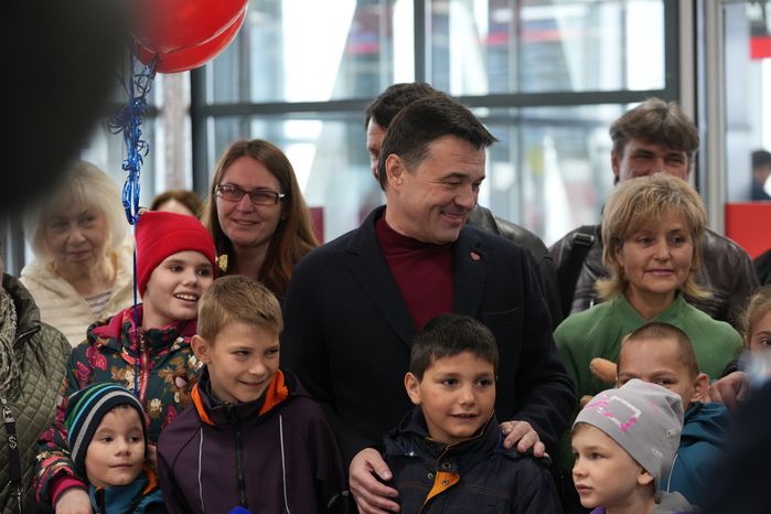 Встреча губернатором Подмосковья детей-сирот из ДНР