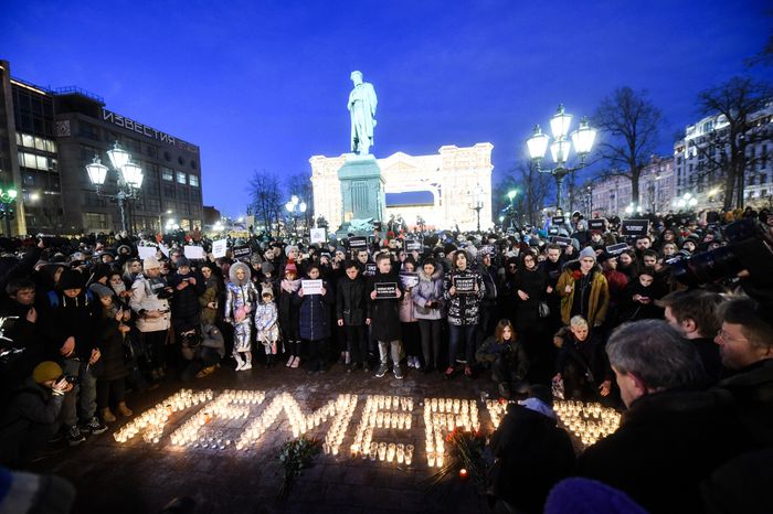 Акция в память о погибших в Кемерове на Пушкинской площади в Москве