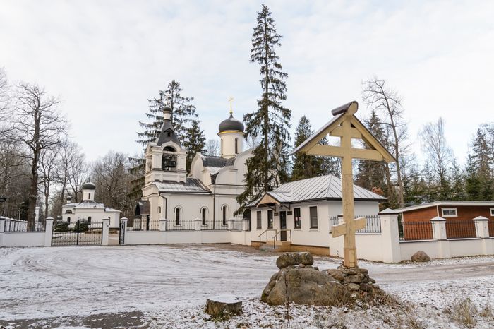 Сергиев Посад. Сергиевский храм. Осень