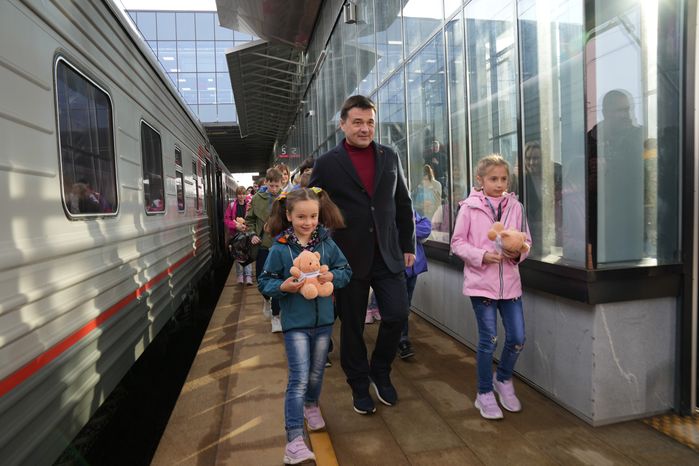 Встреча губернатором Подмосковья детей-сирот из ДНР