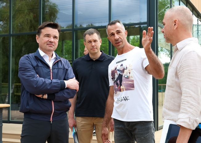 Андрей Воробьев проверил ход благоустройства лесопарка "Волкуша" в Лыткарине