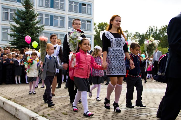День знаний в школе №4 им. Г. К. Жукова в Краснознаменске