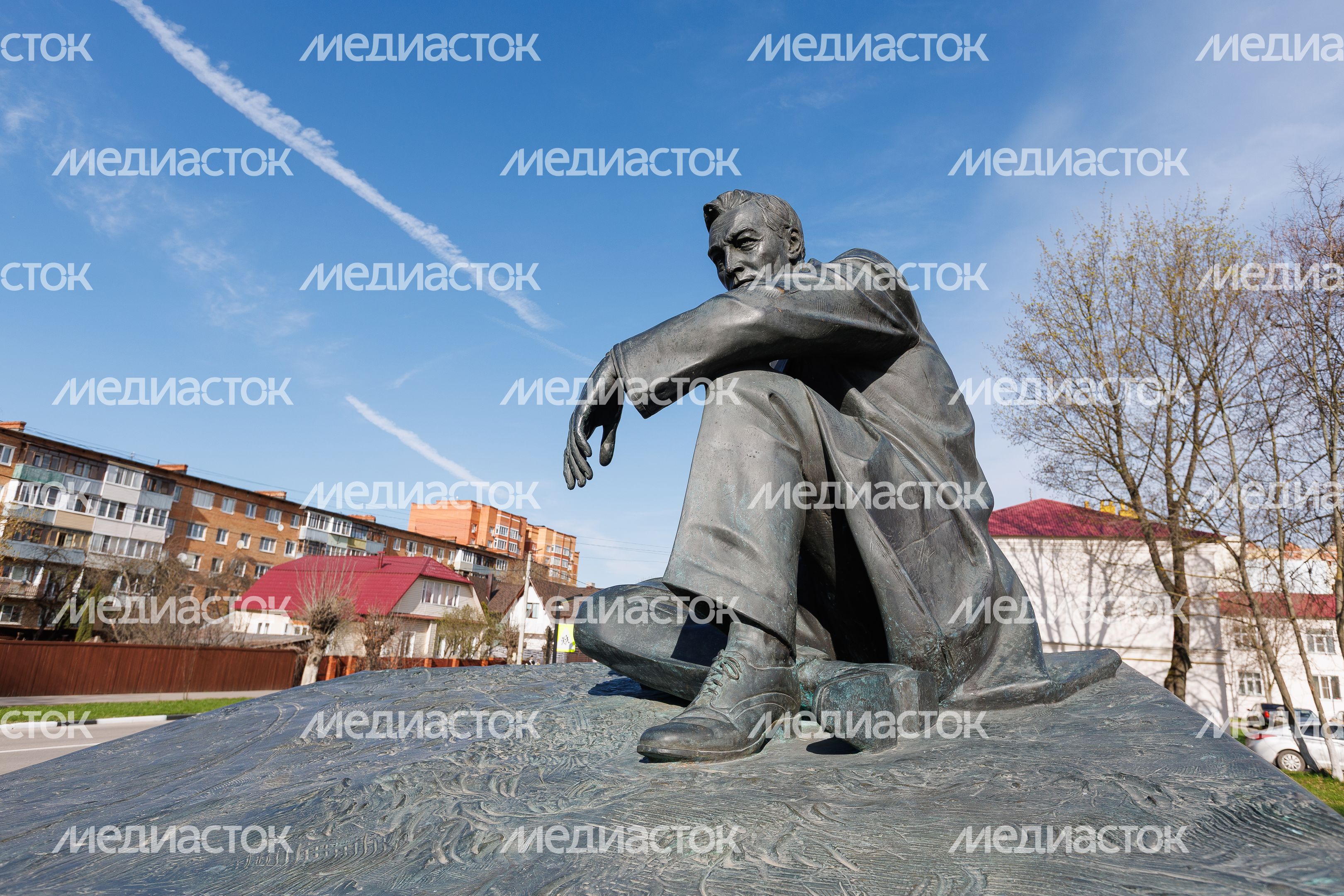 Памятник актеру Вячеславу Тихонову в Павловском Посаде Памятник актеру Вячеславу Тихонову в Павловском Посаде