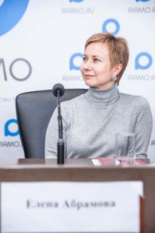 Презентация книги Александра Чумикова «Москва-400. Кам-са-мол! 90-е»