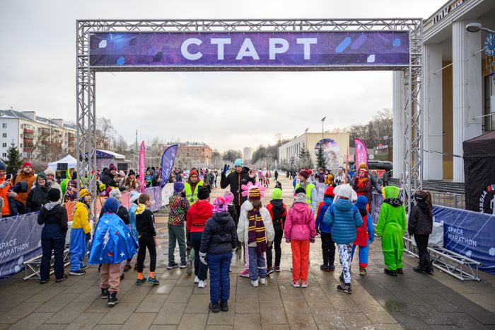 Новогодний забег в карнавальных костюмах Space Carnival 2024 в Королеве