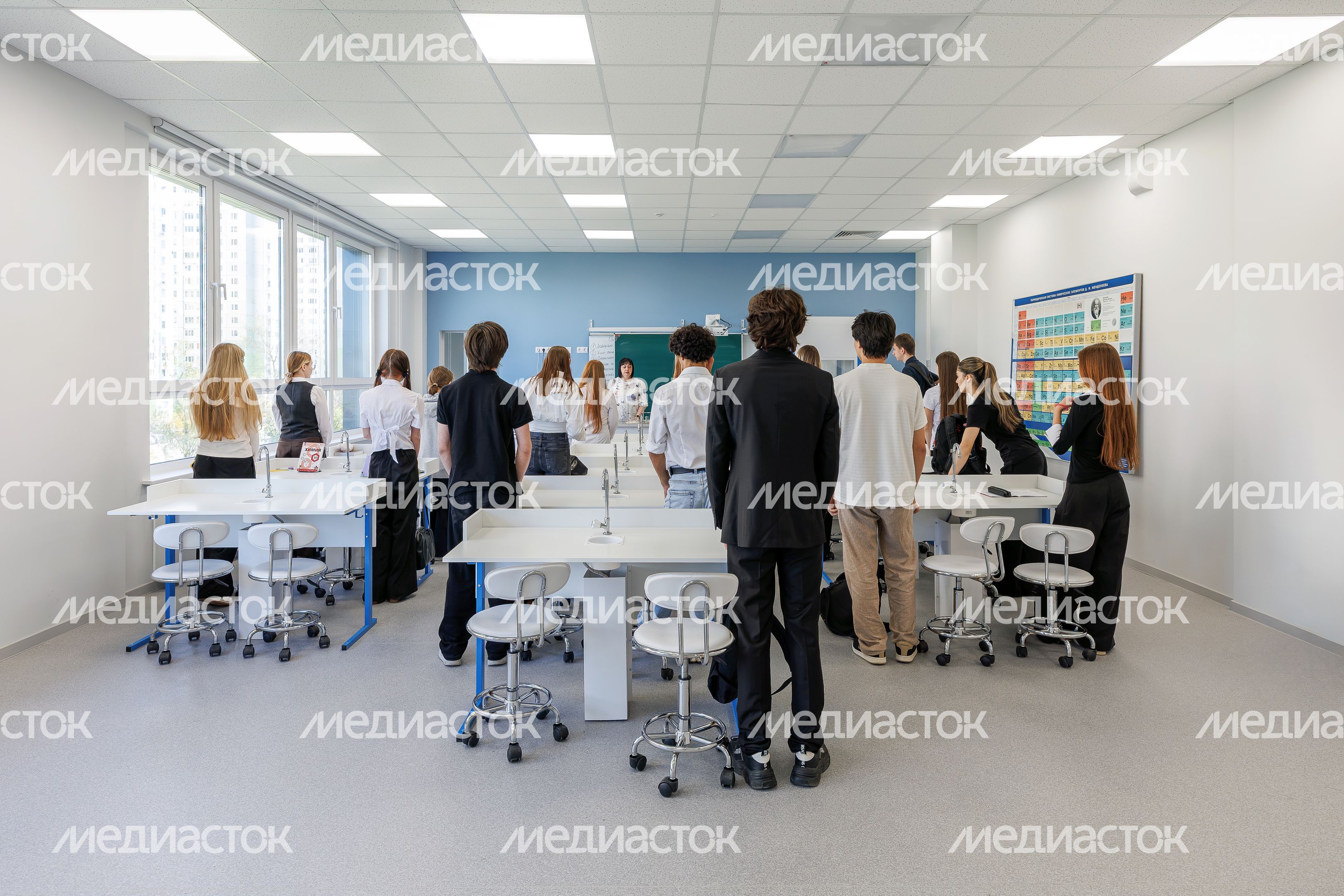 Урок химии для старшеклассников в новой средней школе №20 на 1100 мест в микрорайоне Подрезково города Химки Урок химии для старшеклассников в новой средней школе №20 на 1100 мест в микрорайоне Подрезково города Химки