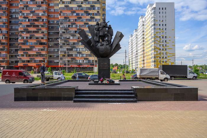 Памятник детям военных лет в поселке Свердловский округа Лосино-Петровский
