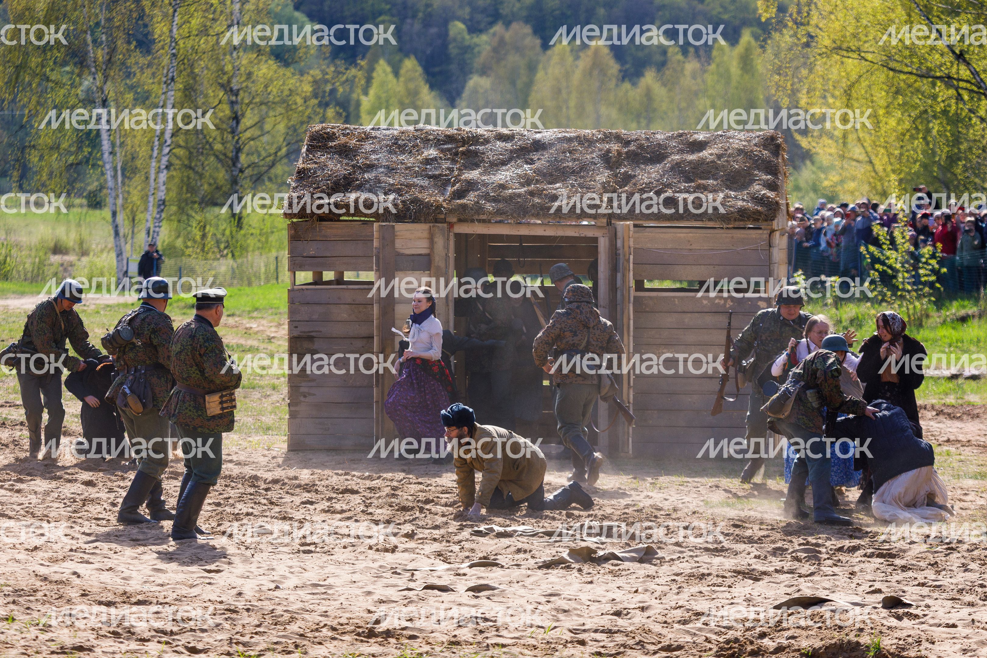 Военно-историческая реконструкция "Успех в единстве поколений" в Химках Военно-историческая реконструкция "Успех в единстве поколений" в Химках