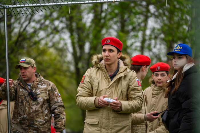 Военно-патриотическая игра «Юнармия, вперед!», посвященная Дню Победы, в Горках Ленинских
