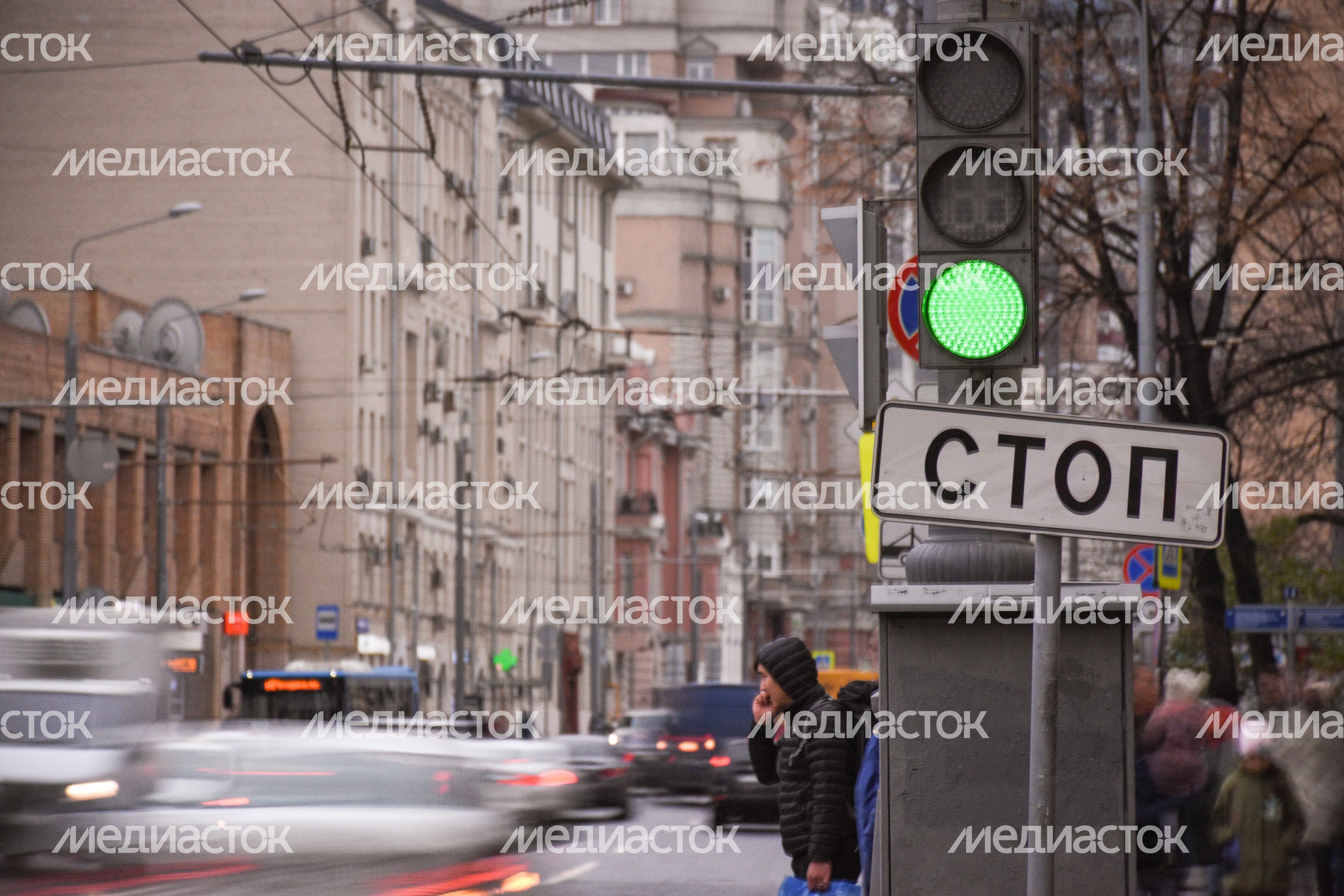 Повседневная жизнь города в Москве осенью