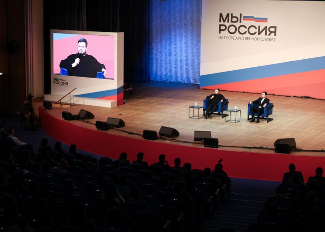 Пранкеры Вован и Лексус выступают перед гостями форума "На государственной службе"