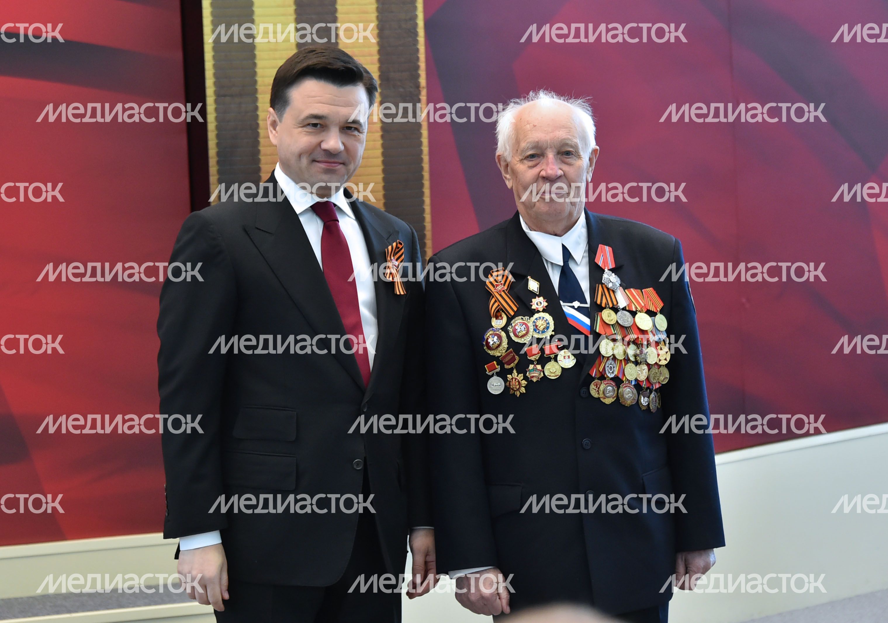 А. Воробьев вручил награды на празднике в честь Дня Победы